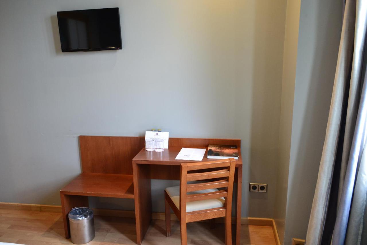 אבילס Hotel Alda Palacio Valdes מראה חיצוני תמונה