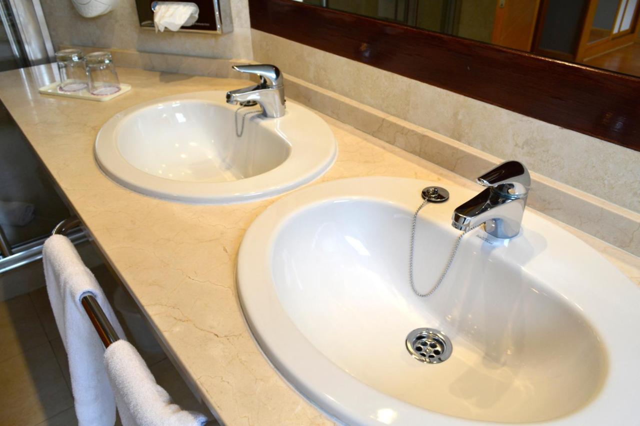 אבילס Hotel Alda Palacio Valdes מראה חיצוני תמונה