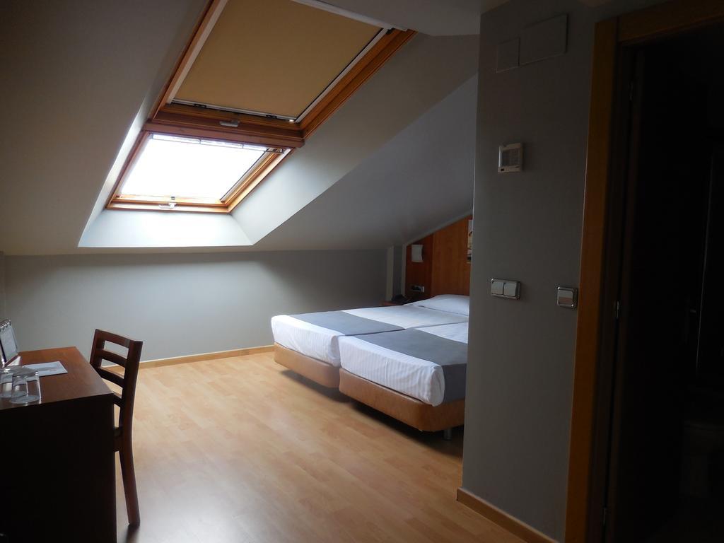 אבילס Hotel Alda Palacio Valdes מראה חיצוני תמונה