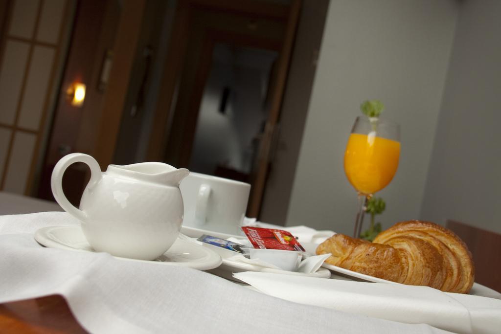 אבילס Hotel Alda Palacio Valdes מראה חיצוני תמונה