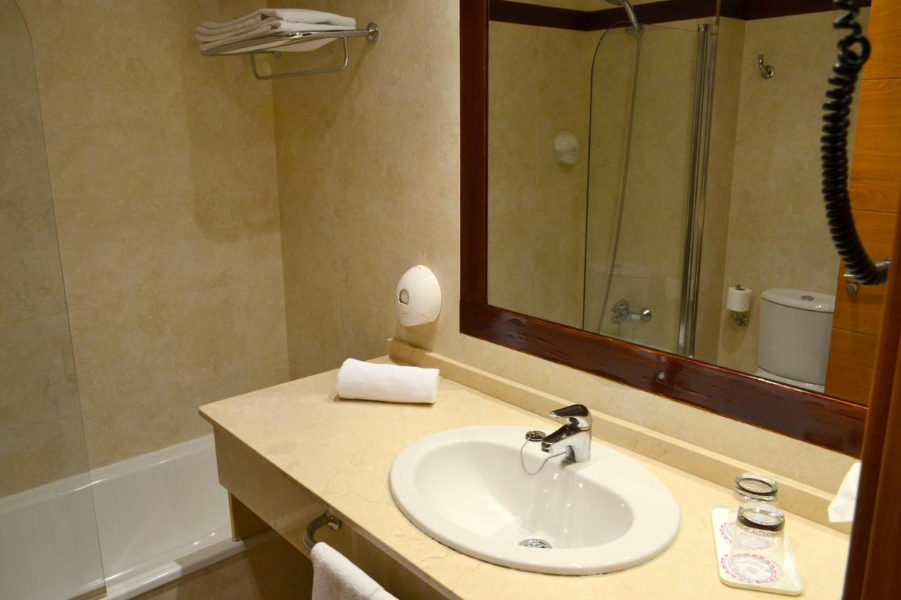 אבילס Hotel Alda Palacio Valdes מראה חיצוני תמונה